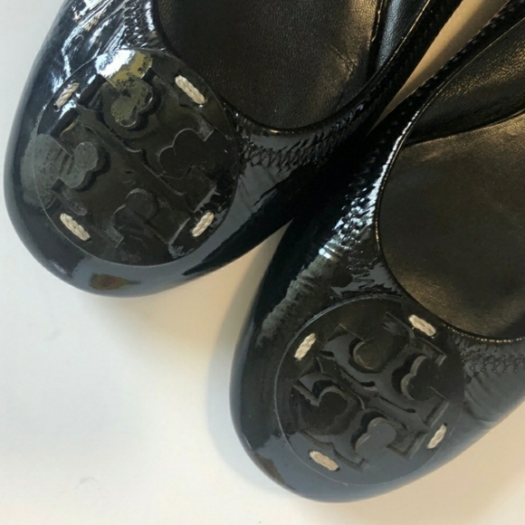Tory Burch Reva Black Patent Logo Flat Cinch 8 - Picture 5 of 10